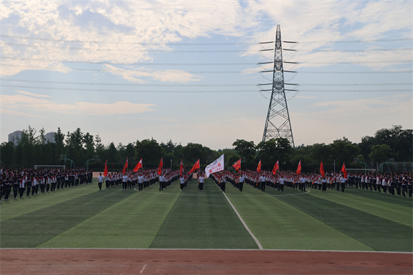 02 高三进场照片.jpg 02 高三进场照片.jpg