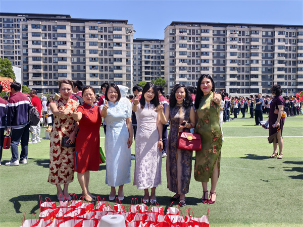 旗袍妈妈1.jpg