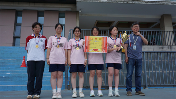 10女子组冠军 高一1班.jpg 10女子组冠军 高一1班.jpg