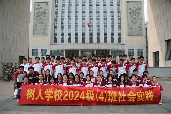 班级合照1.jpg 班级合照1.jpg