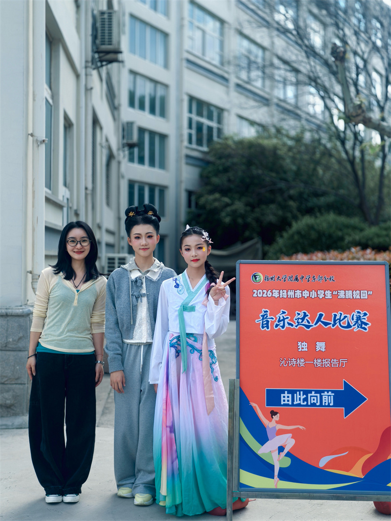 指导老师合影.jpg 指导老师合影.jpg