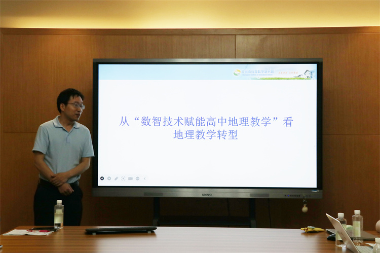 顾松明教研员讲座.jpg 顾松明教研员讲座.jpg