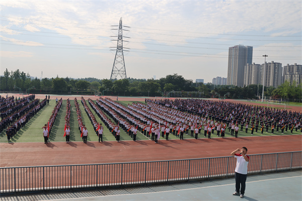 08 高三学生宣誓集体照片.jpg 08 高三学生宣誓集体照片.jpg