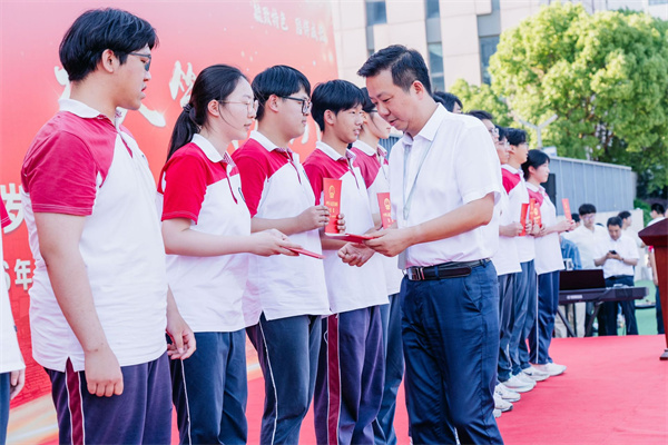 赠送宪法1.jpg
