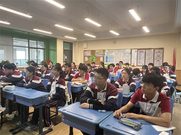 散学典礼现场1.jpg