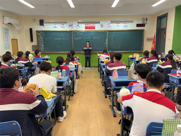 学生发言2.jpg