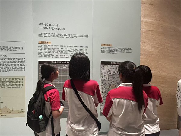 参观展厅“隋炀帝与大运河”.jpg 参观展厅“隋炀帝与大运河”.jpg