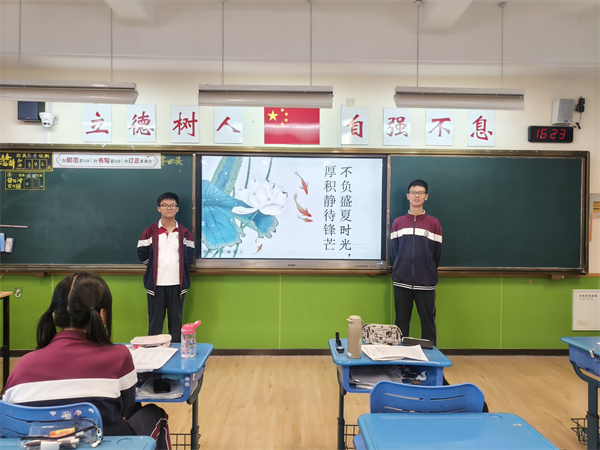 学生主持1.jpg