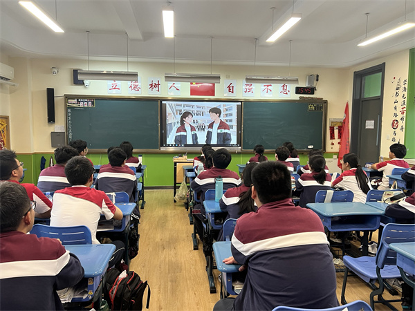 观看安全教育视频3.jpg