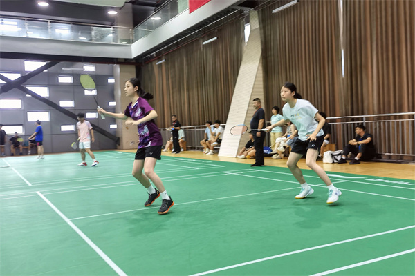 女子团体赛双打比赛现场.jpg