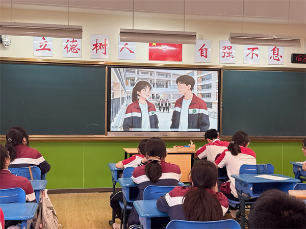 观看安全教育视频2.jpg