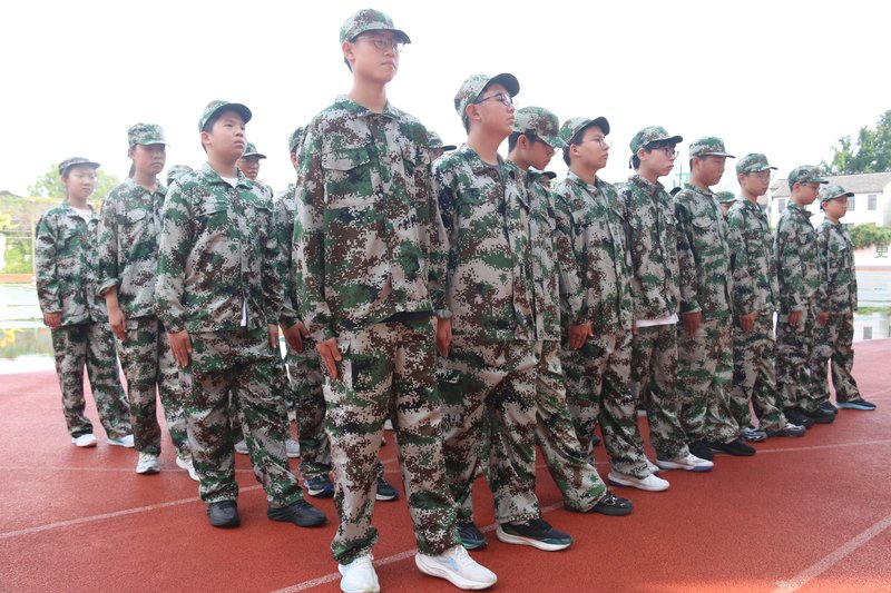 12_1-9_男生队列站立.jpg