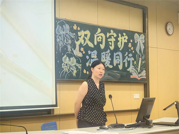 青年教师丁希钰发言.jpg 青年教师丁希钰发言.jpg