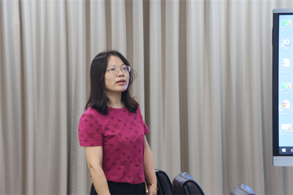 树人学校高中英语教研组长戴凤老师发言.jpg 树人学校高中英语教研组长戴凤老师发言.jpg