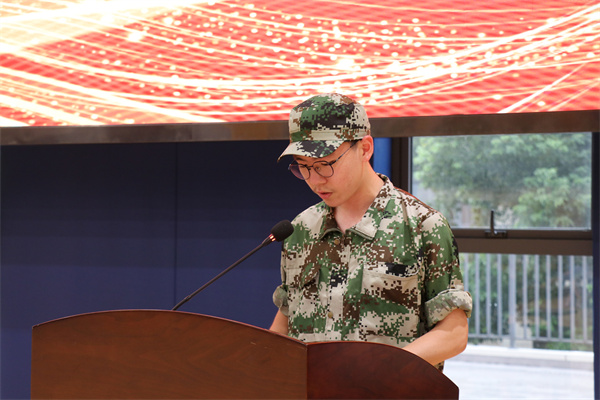 高三（10）班卢天成发言.jpg