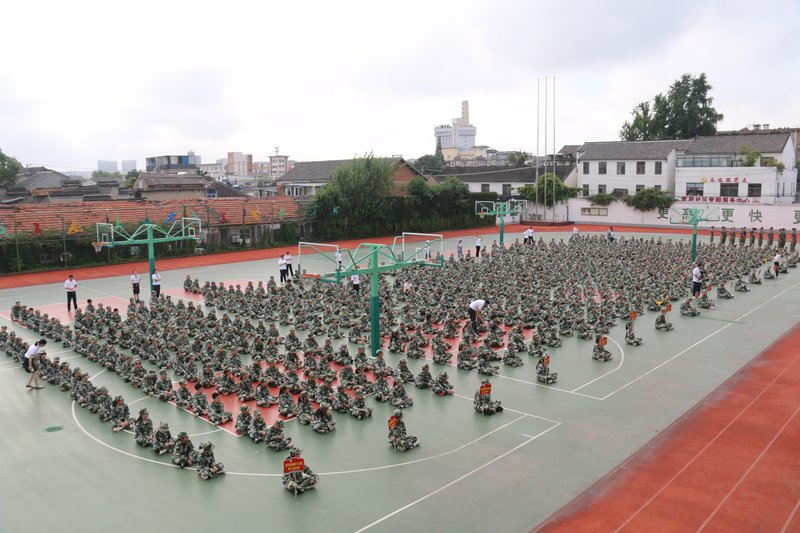 9_操场集会全景.jpg 9_操场集会全景.jpg