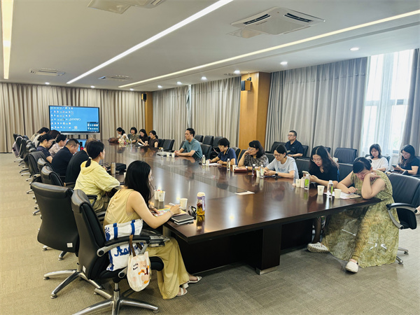 市直各校教研组长、备课组长参加教研站集体备课活动.jpg 市直各校教研组长、备课组长参加教研站集体备课活动.jpg