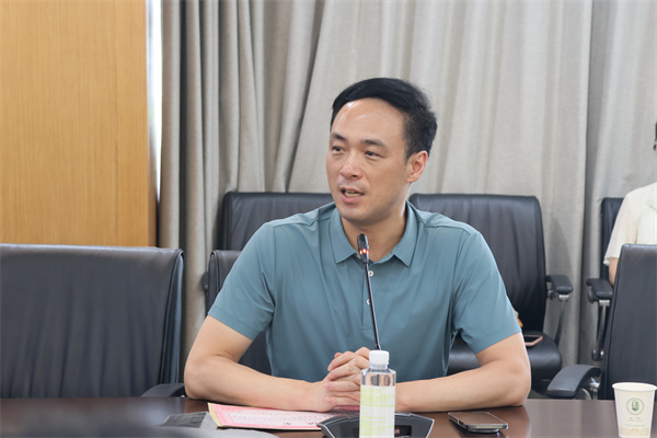 教研员王勇主任主持活动.jpg 教研员王勇主任主持活动.jpg