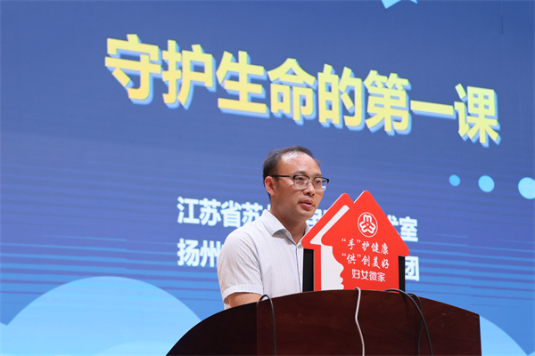 高一年级主任陶力越主持.jpg