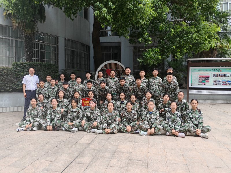 13_2-5_2026级5班合影.jpg