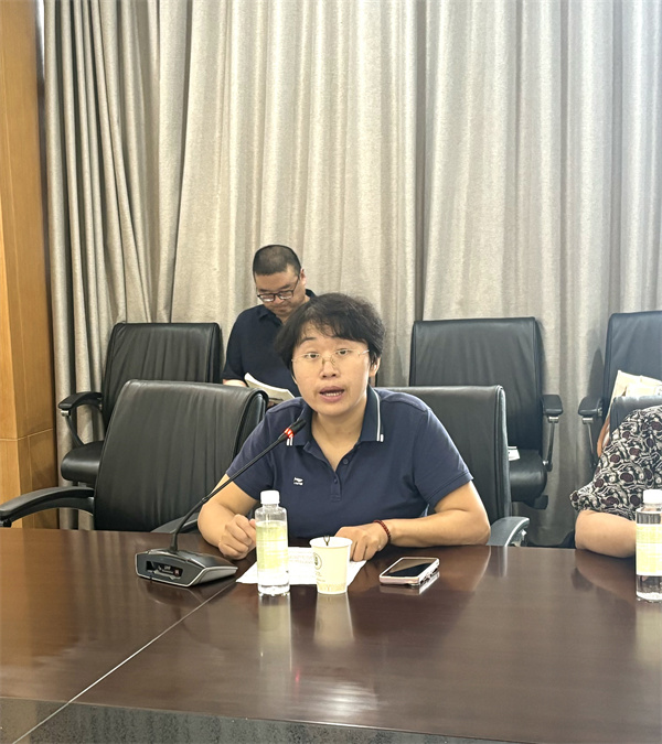 扬州中学刘娟老师发言.jpg 扬州中学刘娟老师发言.jpg