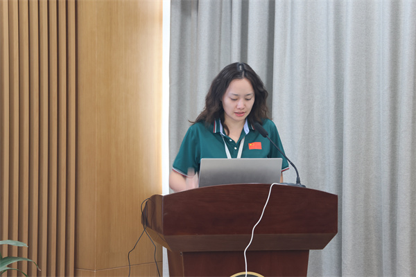 班主任代表孙晗钰发言.jpg