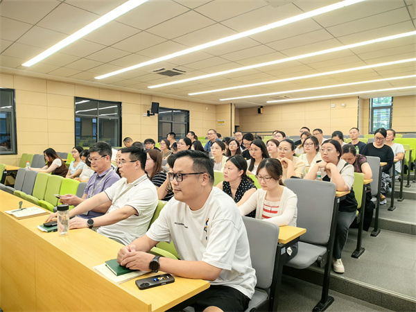 高二年级全体教师参会.jpg 高二年级全体教师参会.jpg