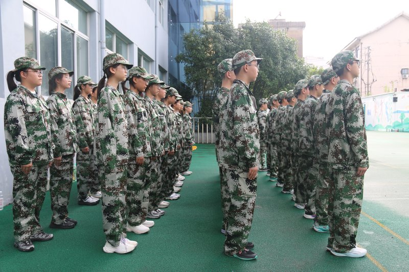 12_1-5_绿地学生列队.jpg