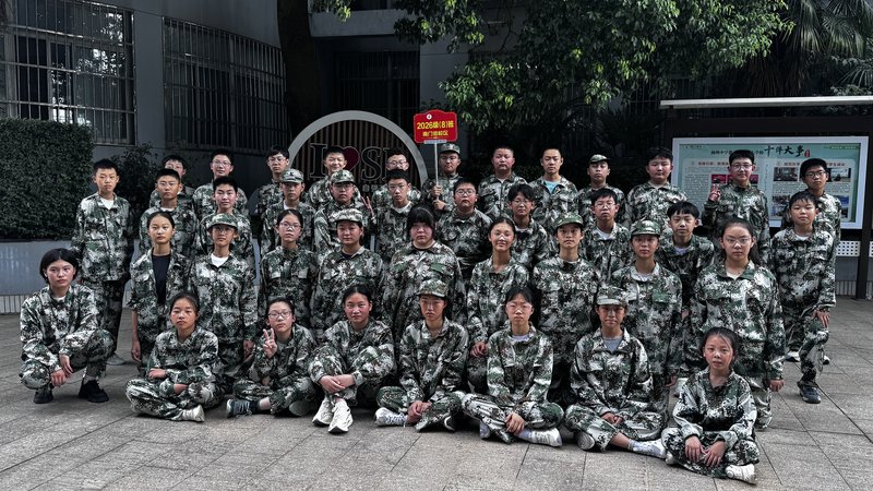 13_2-8_2026级8班合影.jpg