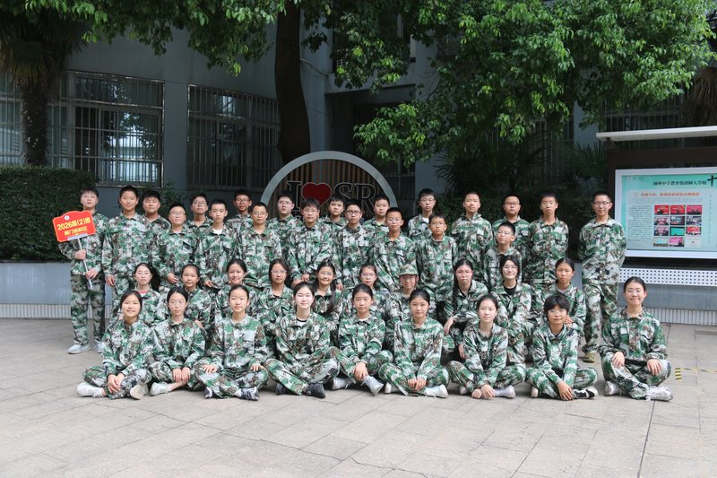13_2-2_2026级2班合影.jpg