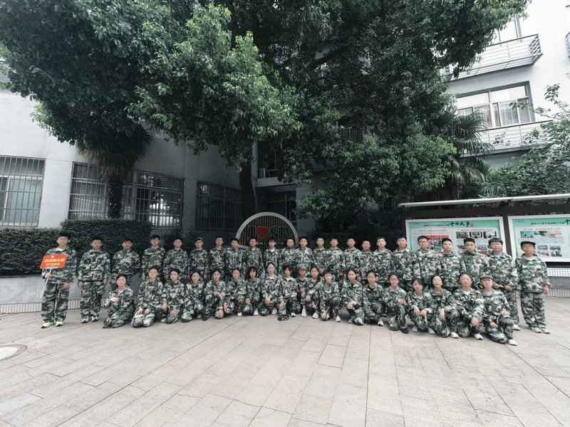 13_2-6_2026级6班合影.jpg