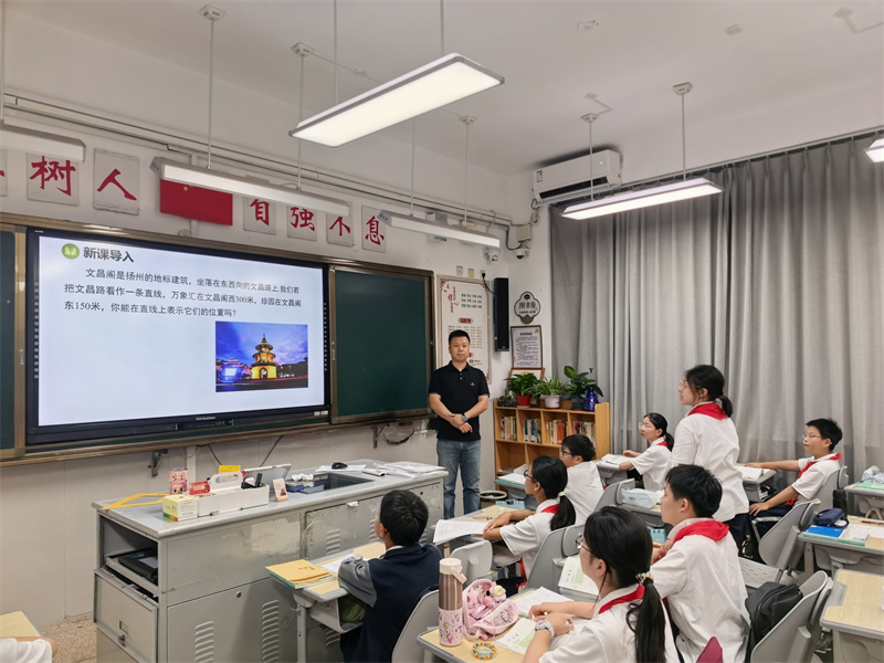 李野老师上课.JPG