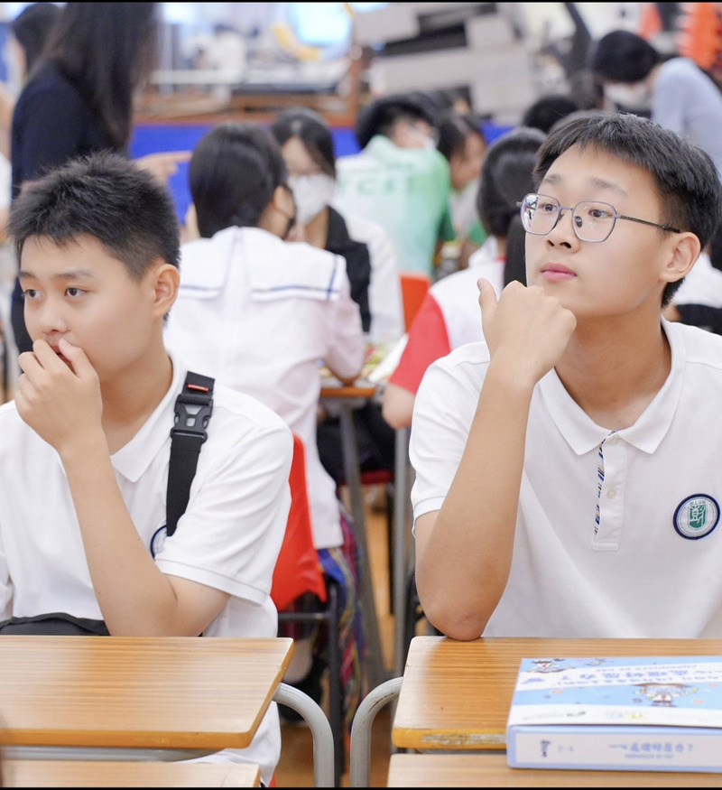 5_1-1_香港学校课堂听讲.jpg