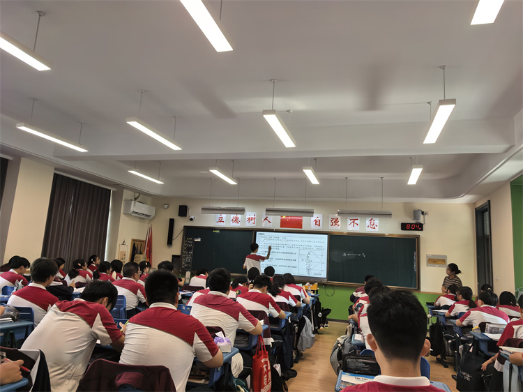 马珊老师上课现场.jpg 马珊老师上课现场.jpg