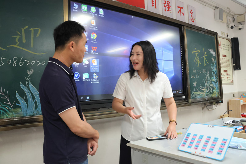 5-13_教师与家长个别交流.jpg