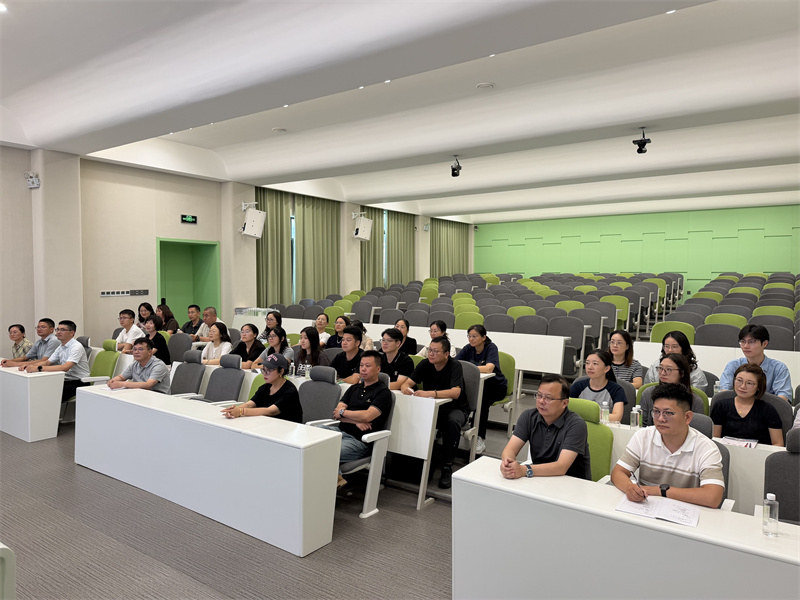两校区全体数学老师教研.JPG