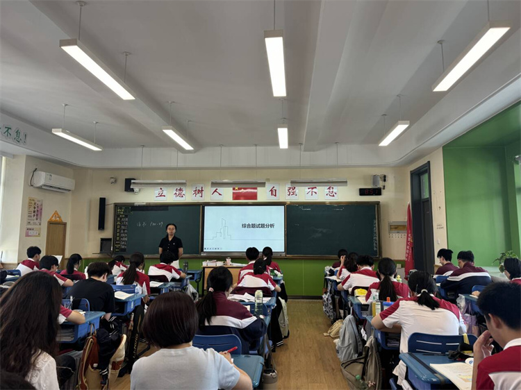 宁琦老师开课现场.jpg 宁琦老师开课现场.jpg