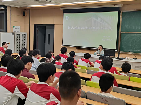 副校长卞家慧讲话.jpg