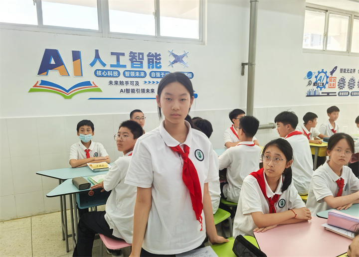 学生积极发言1.jpg