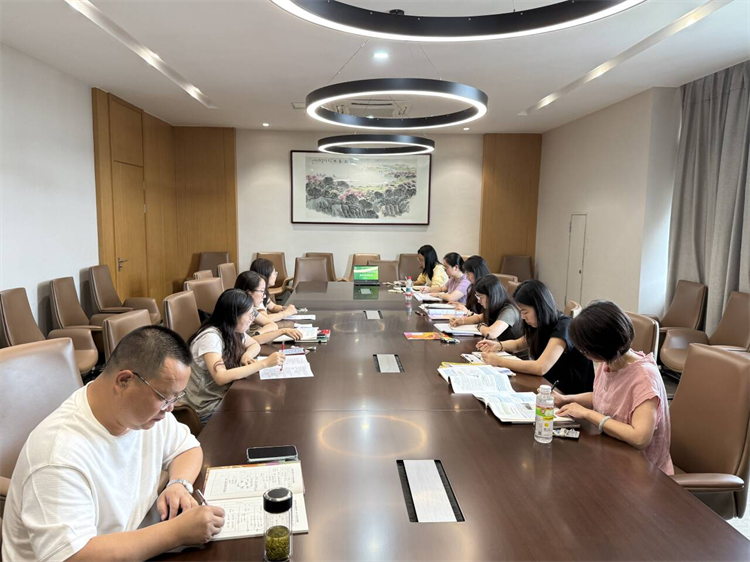 30日上午政治集体教研.png