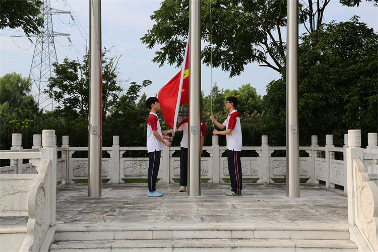 升旗.jpg 升旗.jpg