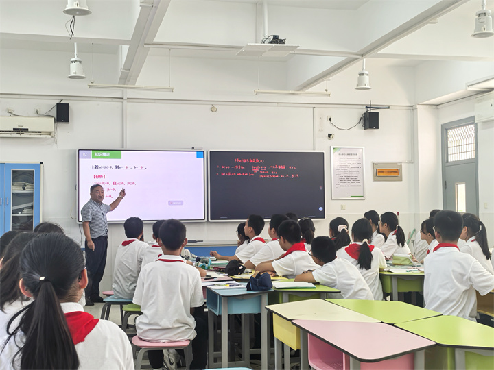 蔡老师课堂风采2.jpg